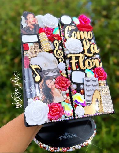 Selena trifold mirror